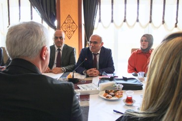 DAİRE BAŞKANI NEHİR, ÖĞRETMENEVİ MÜDÜRLERİYLE BİR ARAYA GELDİ