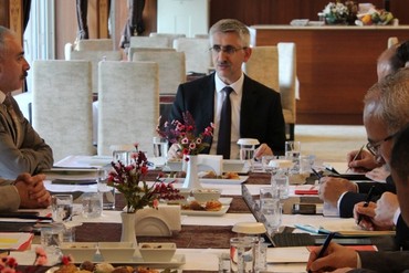 BAKAN YARDIMCISI YILMAZ'I 